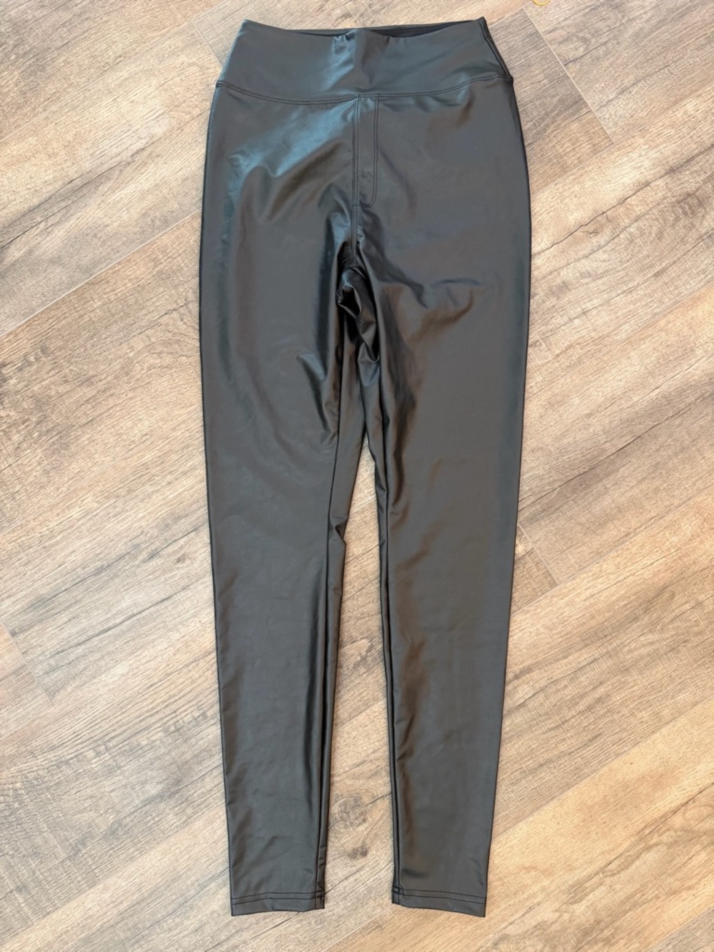 aerie OFFLINE Real Luxe Leggings Women M Black Faux Leather Chic Minimalist Soft